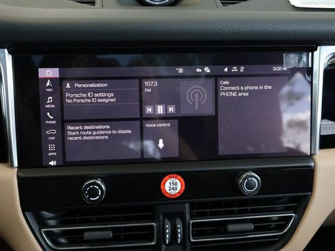 Used 2025 Porsche Macan image 23