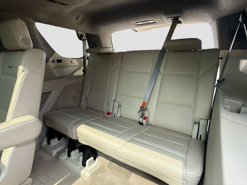 Used 2021 Cadillac Escalade Premium Luxury Platinum AWD/4WD image 29