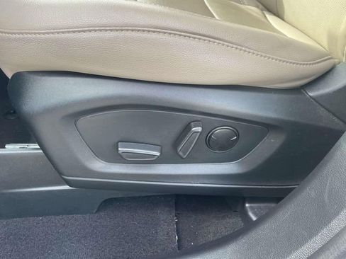 Used 2024 Ford Explorer Limited image 17