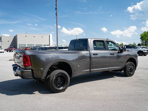 New 2026 RAM 3500 Big Horn AWD/4WD image 10