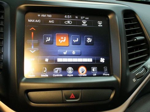 Used 2016 Jeep Cherokee Latitude w/ Cold Weather Group image 24