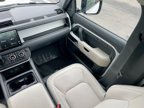 Certified 2024 Land Rover Defender 110 SE image 18