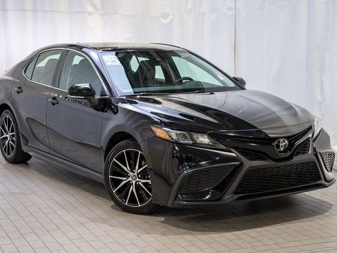 Used 2023 Toyota Camry SE image 1
