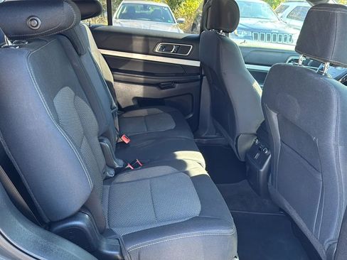 Used 2017 Ford Explorer XLT image 13