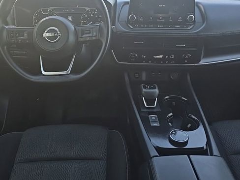Used 2024 Nissan Rogue SV AWD/4WD image 7