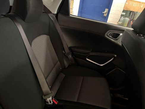 Used 2025 Kia Soul LX w/ LX Technology Package FWD image 32
