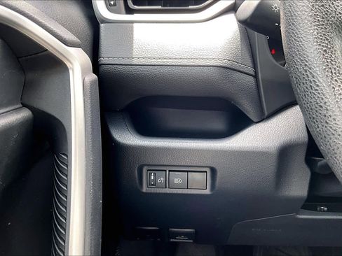 Used 2025 Toyota RAV4 XLE image 36