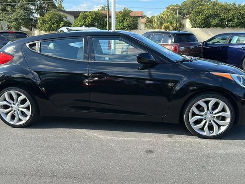 Used 2013 Hyundai Veloster w/ Style Pkg FWD image 6