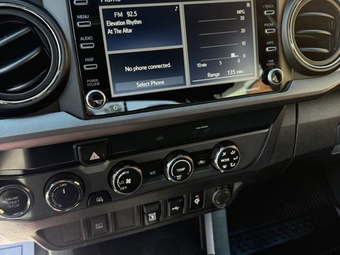 Used 2020 Toyota Tacoma TRD Sport image 13