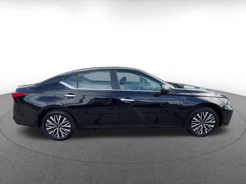 Used 2025 Nissan Altima 2.5 SV FWD image 16