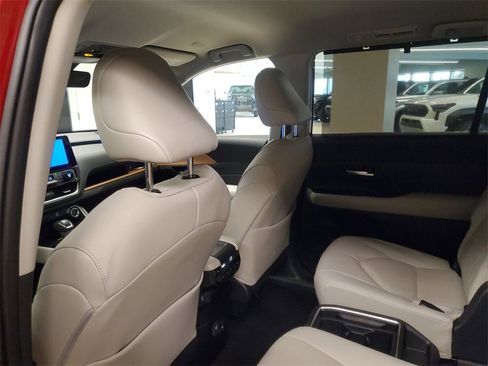 Certified 2024 Toyota Grand Highlander FWD image 12