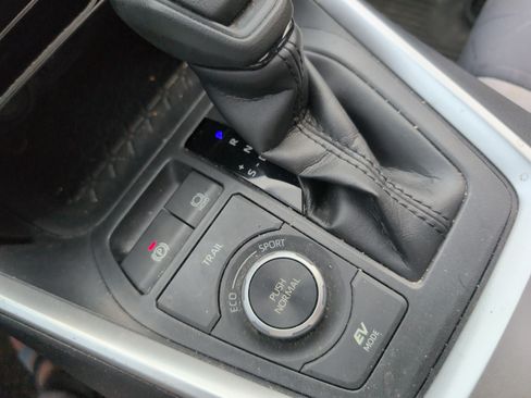 Used 2020 Toyota RAV4 XLE w/ Convenience Package AWD/4WD image 19