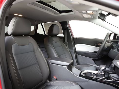 New 2026 Chevrolet Trax LT w/ Sunroof Package FWD image 7
