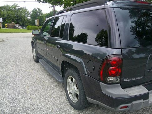Used 2004 Chevrolet TrailBlazer 4WD w/ LT Preferred Equipment Group image 3
