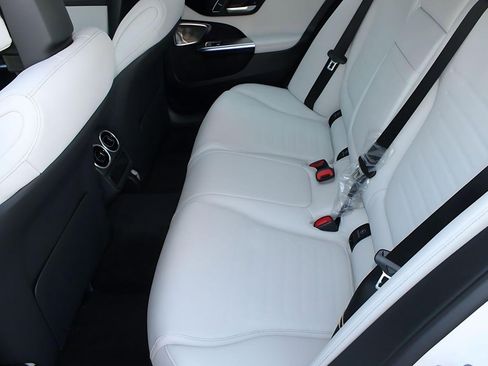 Used 2026 Mercedes-Benz C 300 4MATIC Sedan image 15