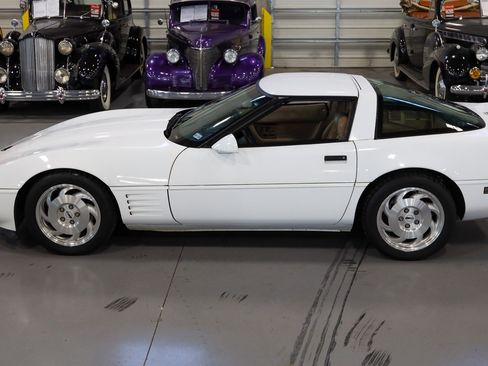 Used 1993 Chevrolet Corvette Coupe image 10