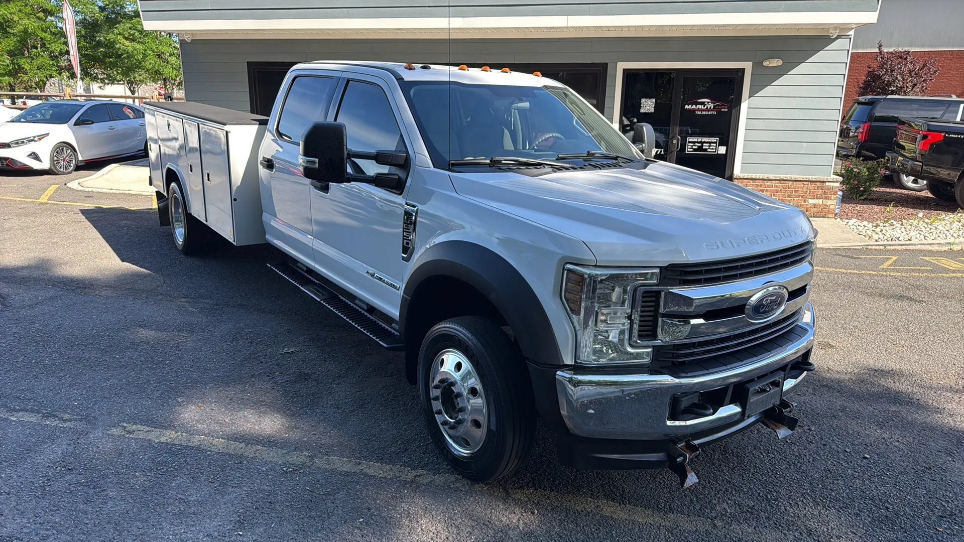 Used 2019 Ford F550 4x4 Crew Cab Super Duty w/ XLT Value Package image 3