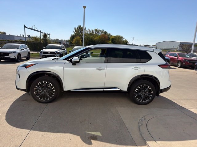 Used 2025 Nissan Rogue Platinum w/ Tech Package AWD/4WD image 2