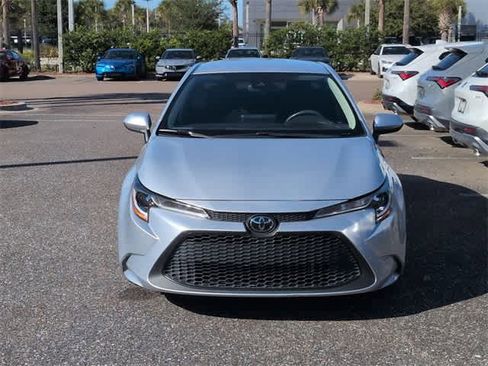 Used 2022 Toyota Corolla LE image 3
