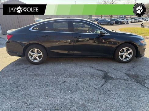 Used 2017 Chevrolet Malibu LS FWD image 4