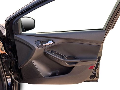 Used 2017 Ford Focus SE image 31