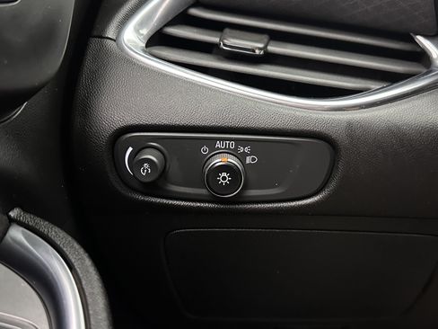 Used 2020 Chevrolet Malibu LT FWD image 19