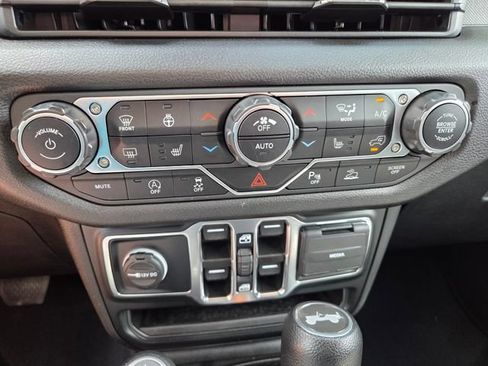 Used 2024 Jeep Wrangler Unlimited Sport AWD/4WD image 25