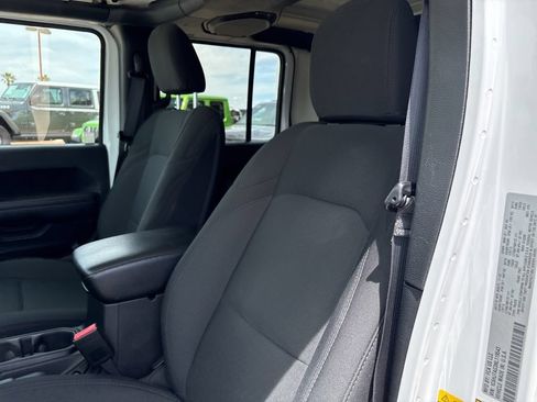 Used 2022 Jeep Gladiator Sport AWD/4WD image 14