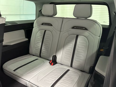 Used 2025 Rivian R1S Adventure AWD/4WD image 17