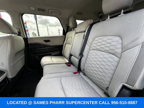 Used 2024 Nissan Pathfinder SV FWD image 17