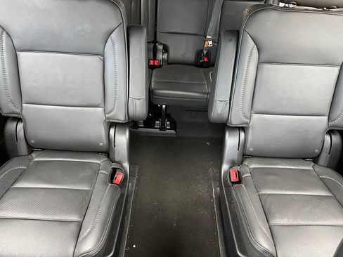 Used 2025 GMC Yukon XL Denali AWD/4WD image 19