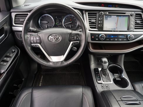 Used 2017 Toyota Highlander XLE AWD/4WD image 20