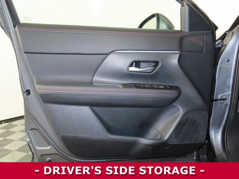 Certified 2025 Nissan Kicks SR image 5