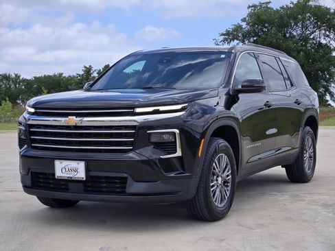 Used 2024 Chevrolet Traverse LT FWD image 4