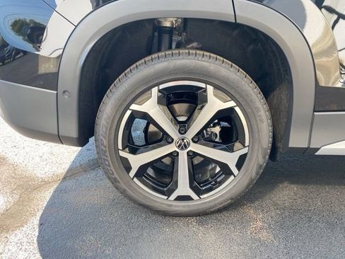 New 2025 Volkswagen Tiguan SE AWD/4WD image 21
