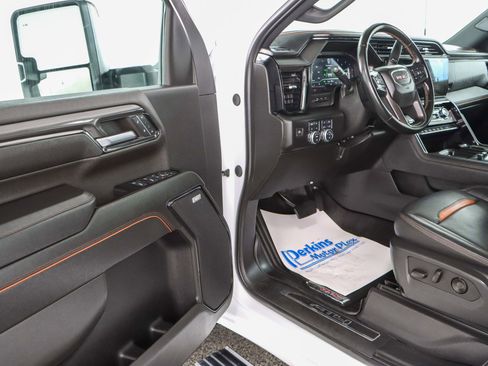 Used 2024 GMC Sierra 2500 AT4 w/ AT4 Premium Plus Package image 3