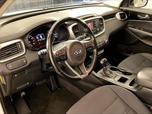 Used 2016 Kia Sorento FWD w/ LX Convenience Package image 16