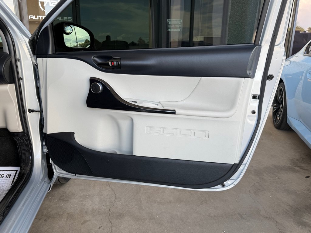 Used 2014 Scion iQ 10 Series FWD image 29