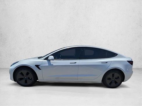 Used 2023 Tesla Model 3 Standard Range RWD image 9