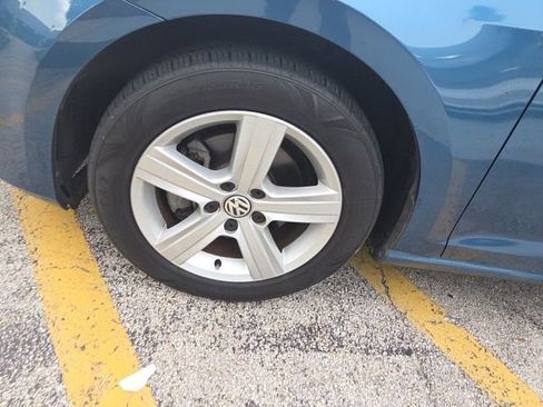 Used 2017 Volkswagen Golf 4-Door FWD image 10