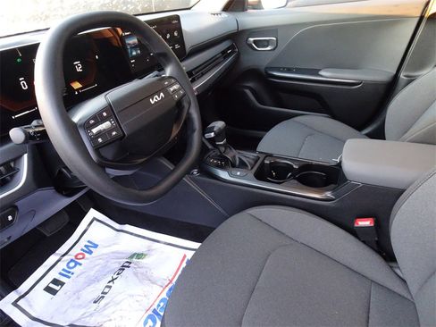 Used 2025 Kia K4 LX image 11