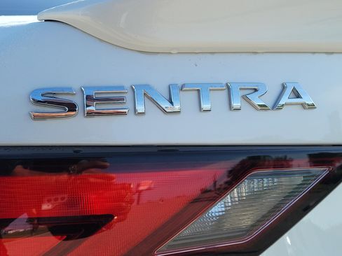 Certified 2024 Nissan Sentra SR FWD image 11