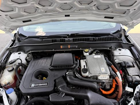 Used 2018 Ford Fusion SE w/ Equipment Group 602A FWD image 36