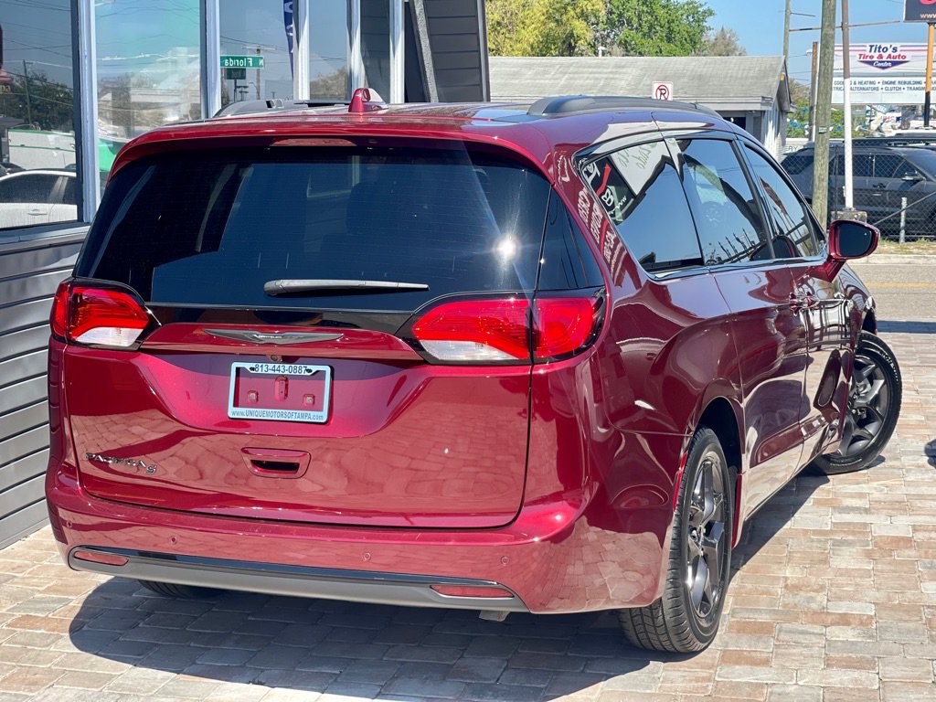 Used 2018 Chrysler Pacifica Touring-L w/ Premium Audio Group FWD image 42