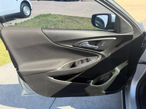 Used 2018 Chevrolet Malibu LT FWD image 8