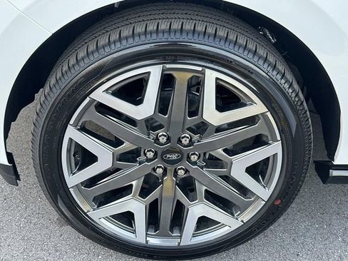 New 2025 Ford Expedition Platinum w/ Platinum Ultimate Package image 7