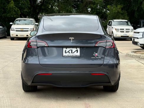 Used 2022 Tesla Model Y Long Range AWD/4WD image 6