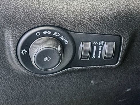 Used 2025 Jeep Compass Limited AWD/4WD image 10