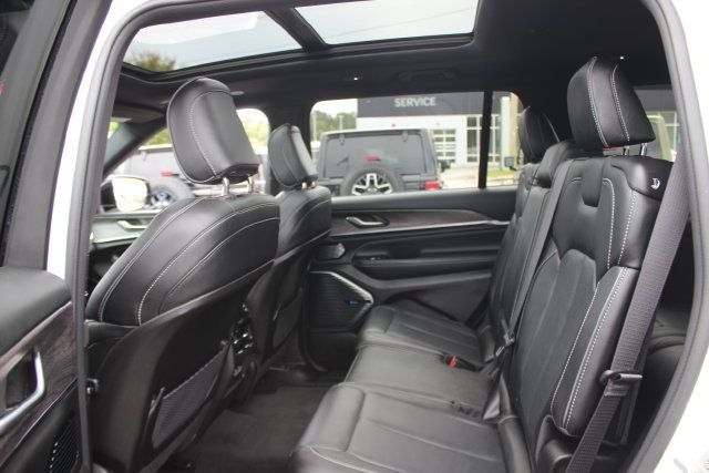 Used 2023 Jeep Grand Cherokee L Overland AWD/4WD image 28