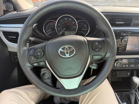 Used 2015 Toyota Corolla LE FWD image 14